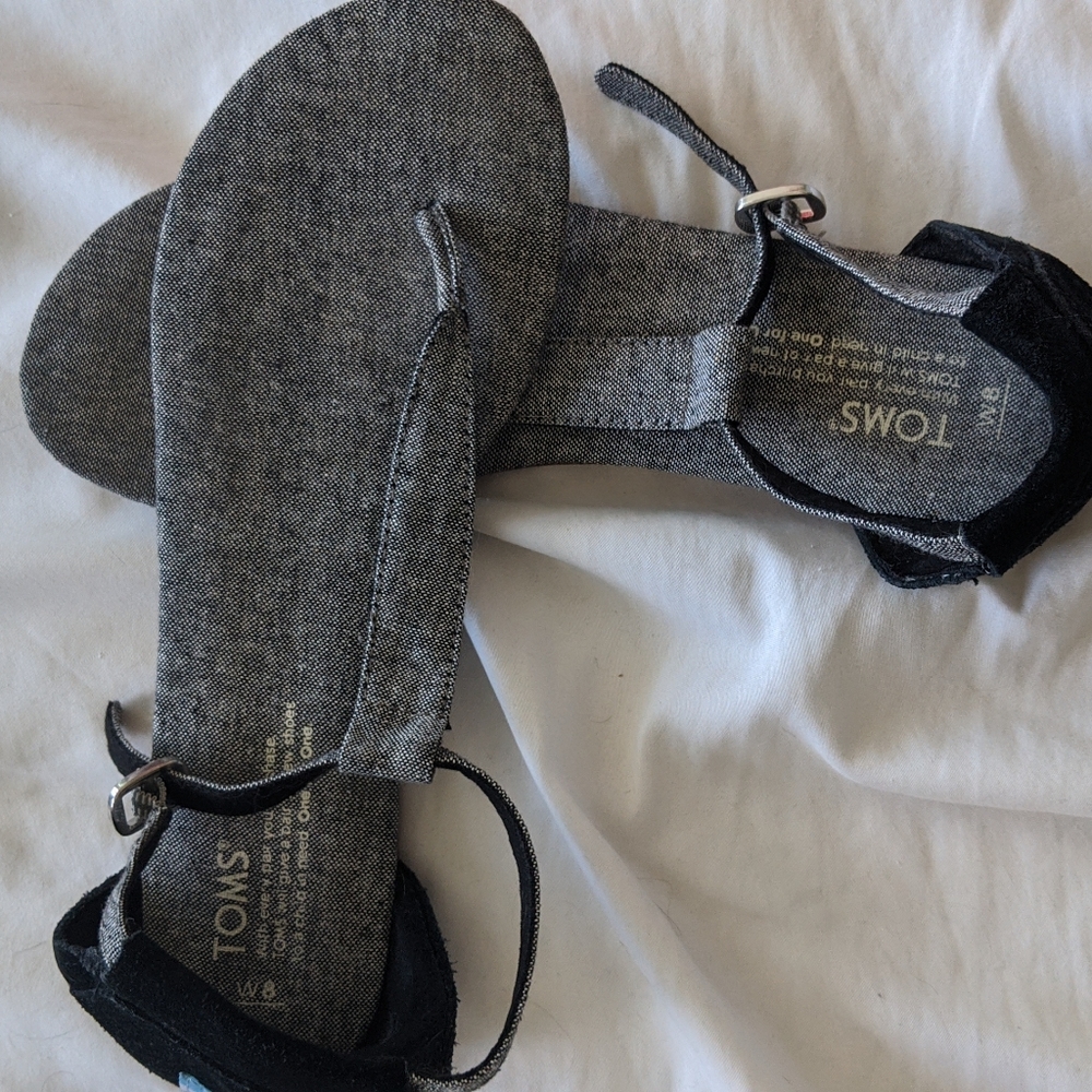 Tom's sandals